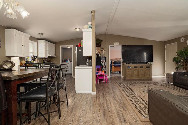 1570 S Peach Street SPC 45, Medford, OR 97501