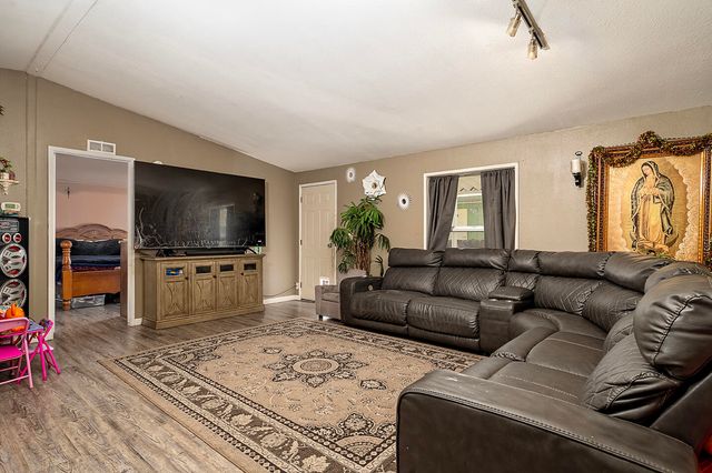 1570 S Peach Street SPC 45, Medford, OR 97501