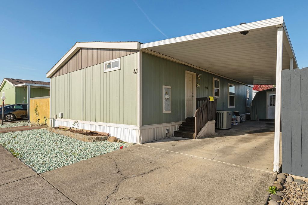 1570 S Peach Street SPC 45, Medford, OR 97501