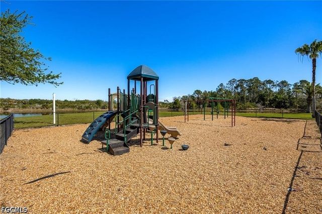 12074 Country Day CIR, Fort Myers, FL 33913