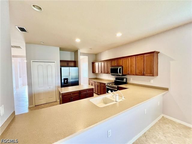 12074 Country Day CIR, Fort Myers, FL 33913