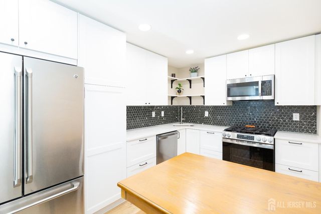 130 Albury Way, North Brunswick, NJ 08902