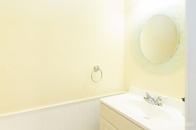 130 Albury Way, North Brunswick, NJ 08902
