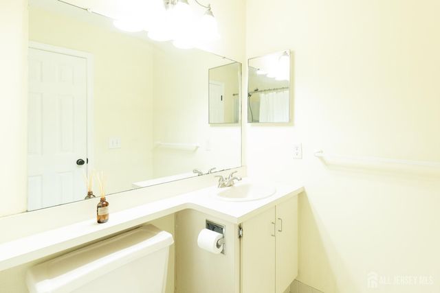 130 Albury Way, North Brunswick, NJ 08902