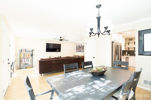130 Albury Way, North Brunswick, NJ 08902