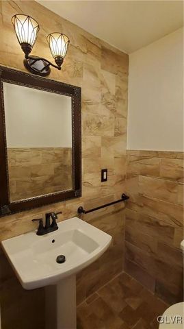 988 Hoch Road, Moore Twp, PA 18038