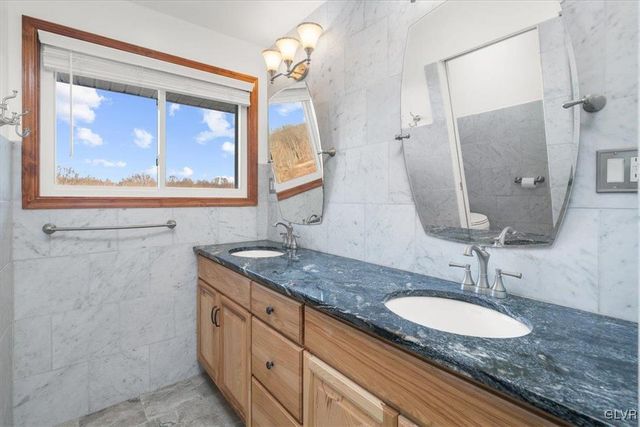 988 Hoch Road, Moore Twp, PA 18038