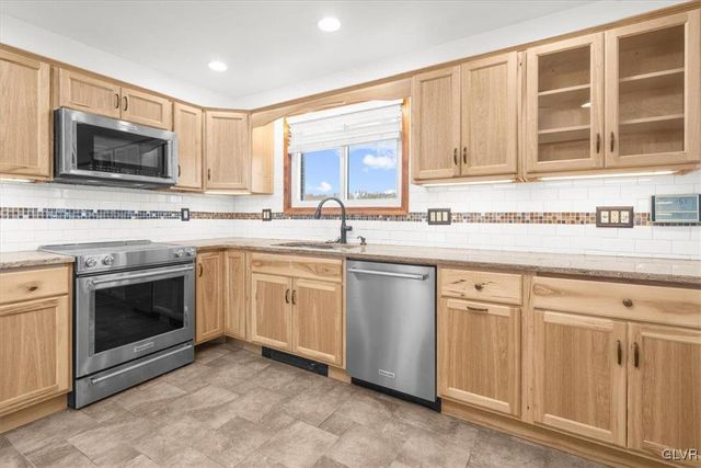 988 Hoch Road, Moore Twp, PA 18038