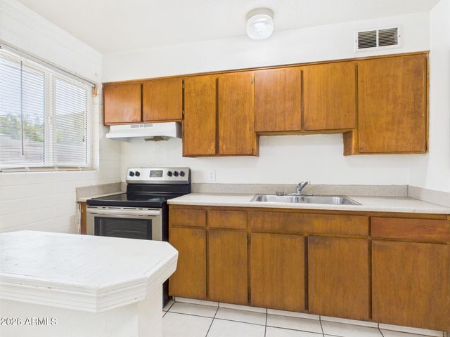 3027 N 37TH Street, Phoenix, AZ 85018