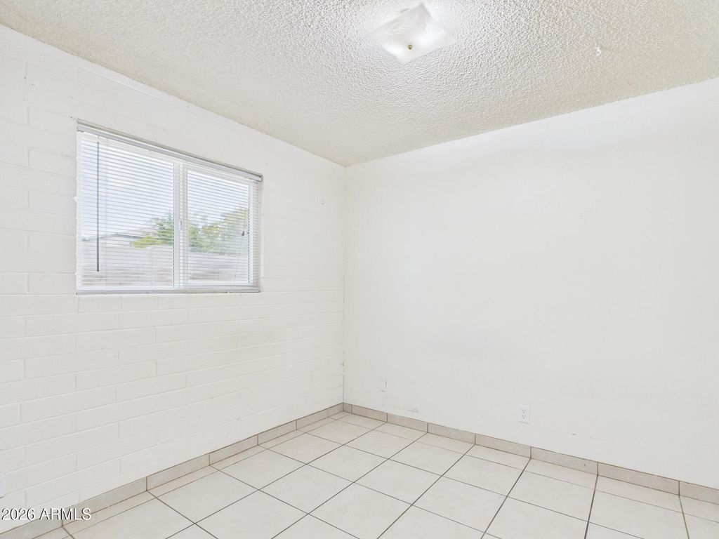 Image 2 of property listing at 3027 N 37TH Street, Phoenix, AZ 85018