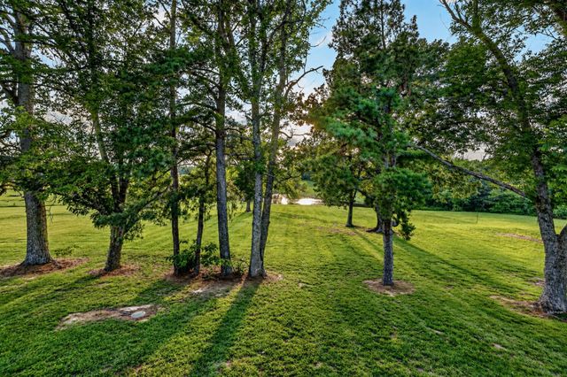 3323 Dobbins Pike, Portland, TN 37148