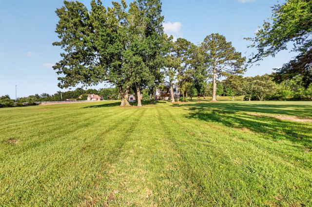 3323 Dobbins Pike, Portland, TN 37148