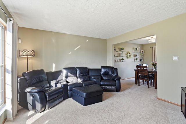 946 Lateglow Court, Newark, OH 43055