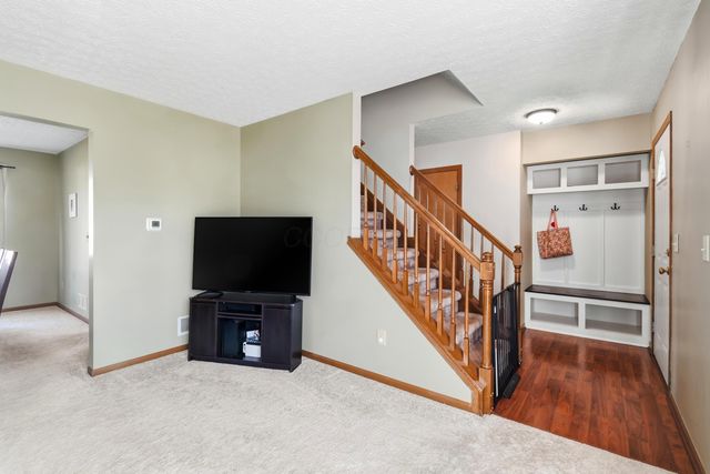 946 Lateglow Court, Newark, OH 43055