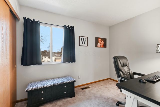 946 Lateglow Court, Newark, OH 43055