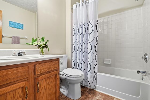 946 Lateglow Court, Newark, OH 43055