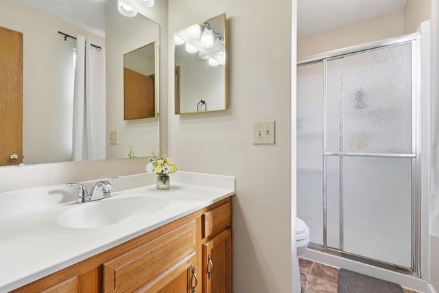 946 Lateglow Court, Newark, OH 43055