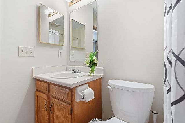 946 Lateglow Court, Newark, OH 43055