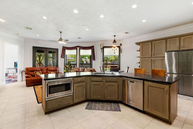1106 Royal Adelade Drive, College Station, TX 77845