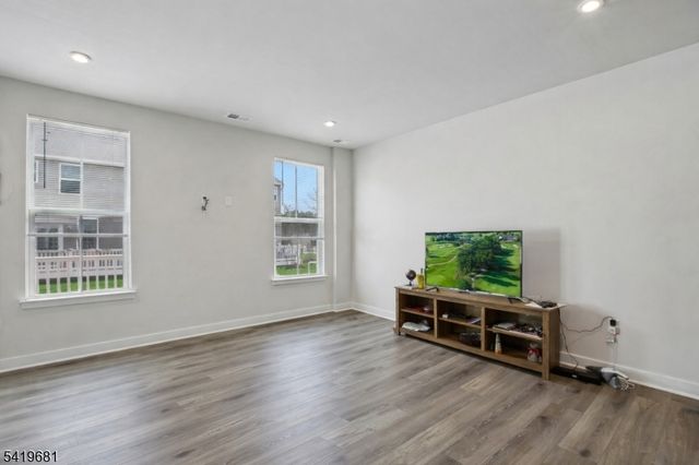 49 Owen Ct, Franklin Twp., NJ 08873