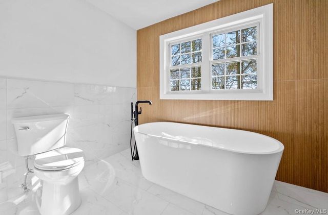 294 Curtis Avenue, Carle Place, NY 11514