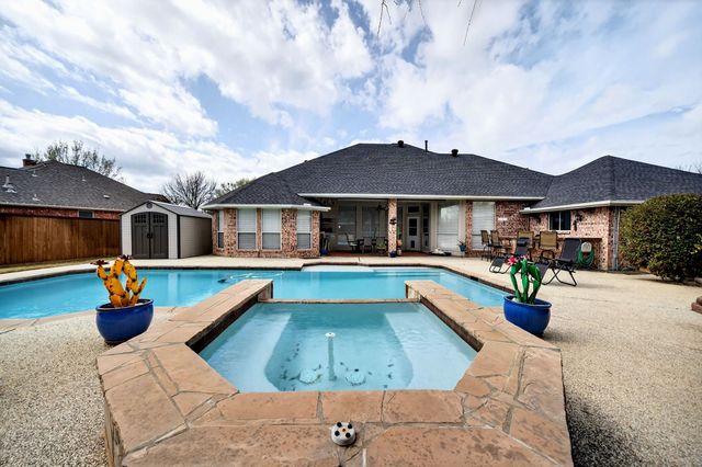 130 Meadow Glen Lane, Ovilla, TX 75154