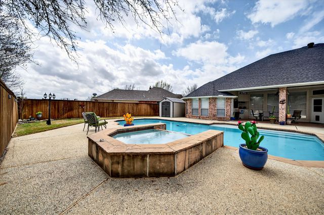 130 Meadow Glen Lane, Ovilla, TX 75154