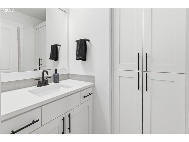 8525 N 1ST St, Ridgefield, WA 98642
