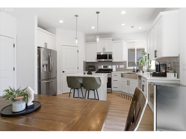 8525 N 1ST St, Ridgefield, WA 98642
