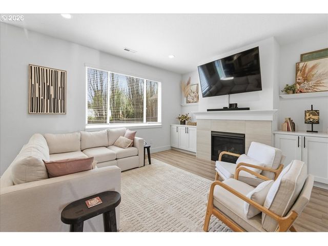 8525 N 1ST St, Ridgefield, WA 98642