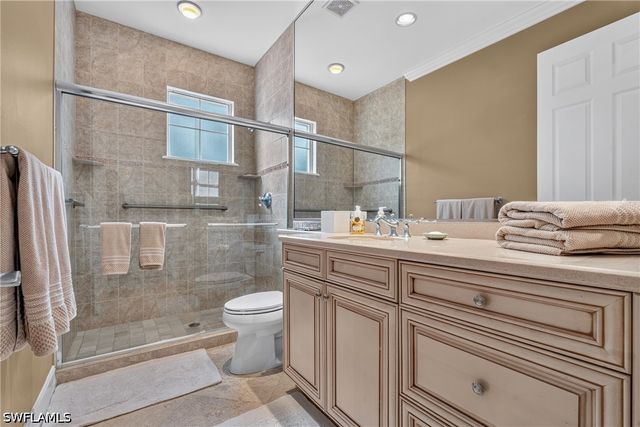 2805 Tiburon BLVD E 102, Naples, FL 34109