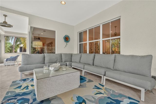 2805 Tiburon BLVD E 102, Naples, FL 34109