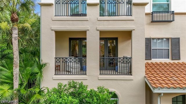 2805 Tiburon BLVD E 102, Naples, FL 34109