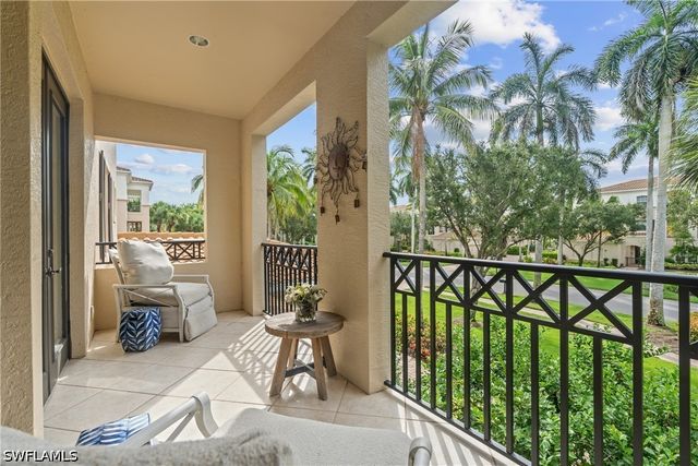 2805 Tiburon BLVD E 102, Naples, FL 34109