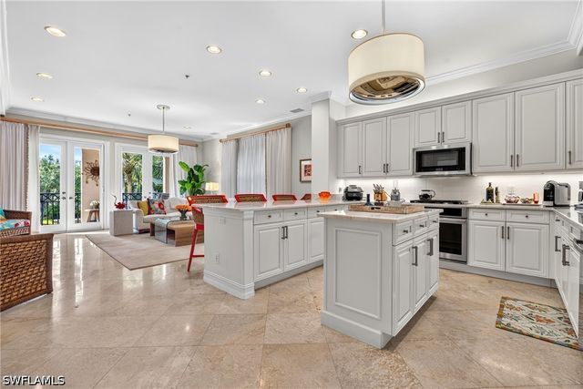 2805 Tiburon BLVD E 102, Naples, FL 34109