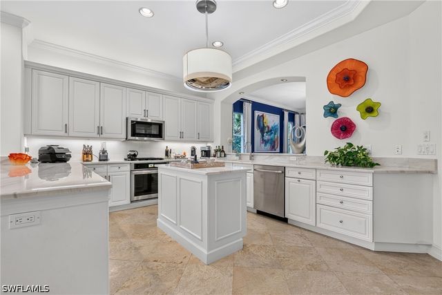 2805 Tiburon BLVD E 102, Naples, FL 34109
