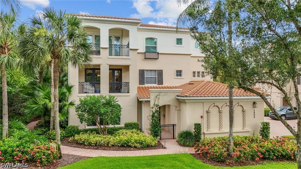 2805 Tiburon BLVD E 102, Naples, FL 34109