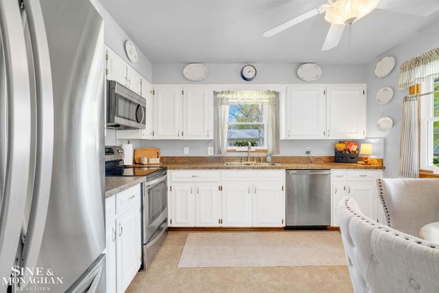 718 N Ninth Street, St Clair, MI 48079