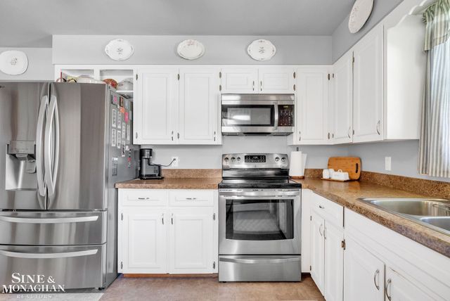 718 N Ninth Street, St Clair, MI 48079