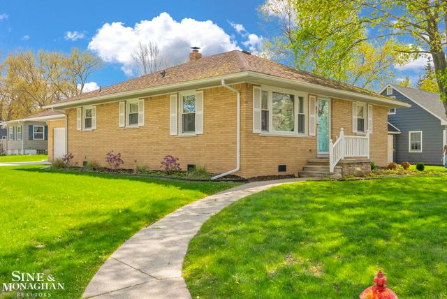 718 N Ninth Street, St Clair, MI 48079