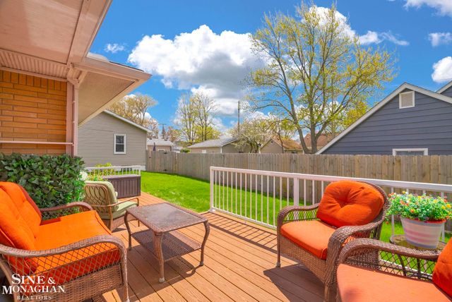 718 N Ninth Street, St Clair, MI 48079