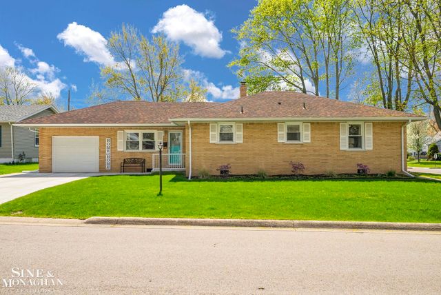 718 N Ninth Street, St Clair, MI 48079