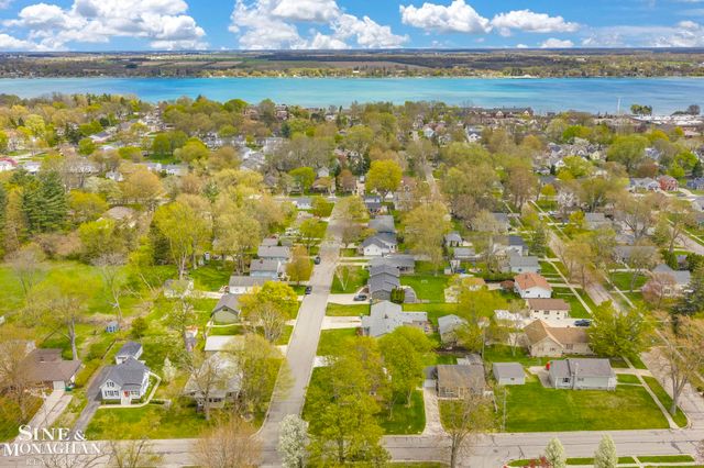 718 N Ninth Street, St Clair, MI 48079