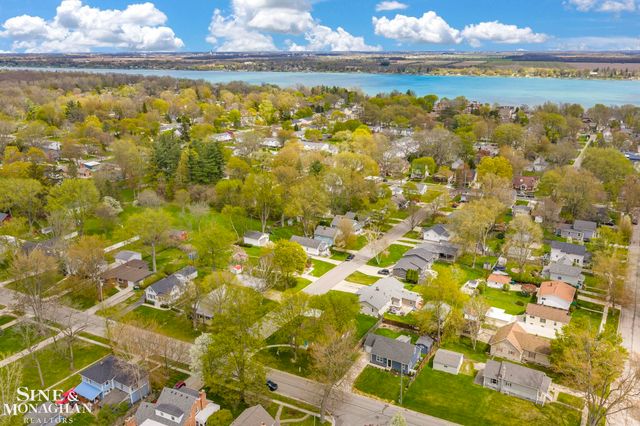 718 N Ninth Street, St Clair, MI 48079