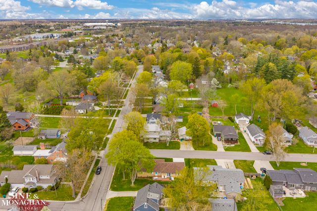 718 N Ninth Street, St Clair, MI 48079