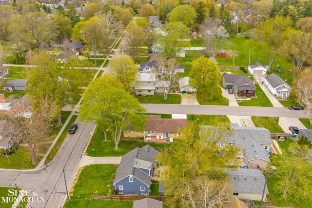 718 N Ninth Street, St Clair, MI 48079