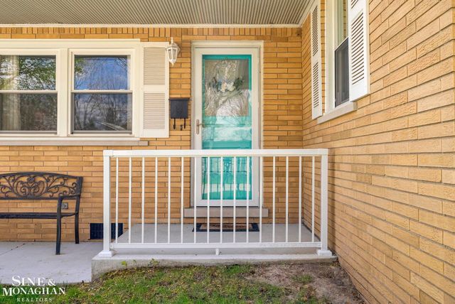 718 N Ninth Street, St Clair, MI 48079