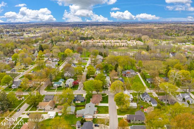 718 N Ninth Street, St Clair, MI 48079