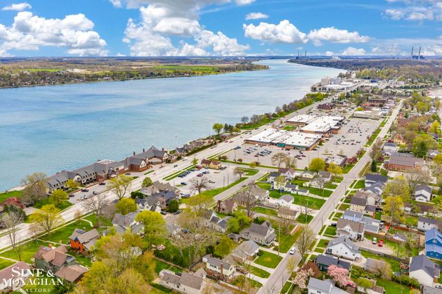 718 N Ninth Street, St Clair, MI 48079