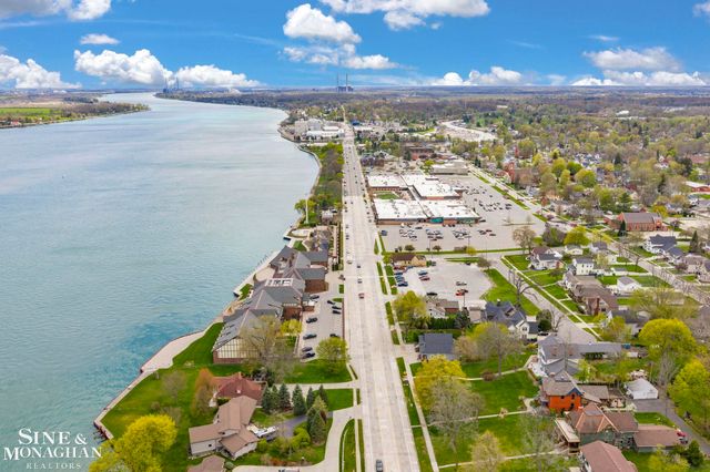 718 N Ninth Street, St Clair, MI 48079
